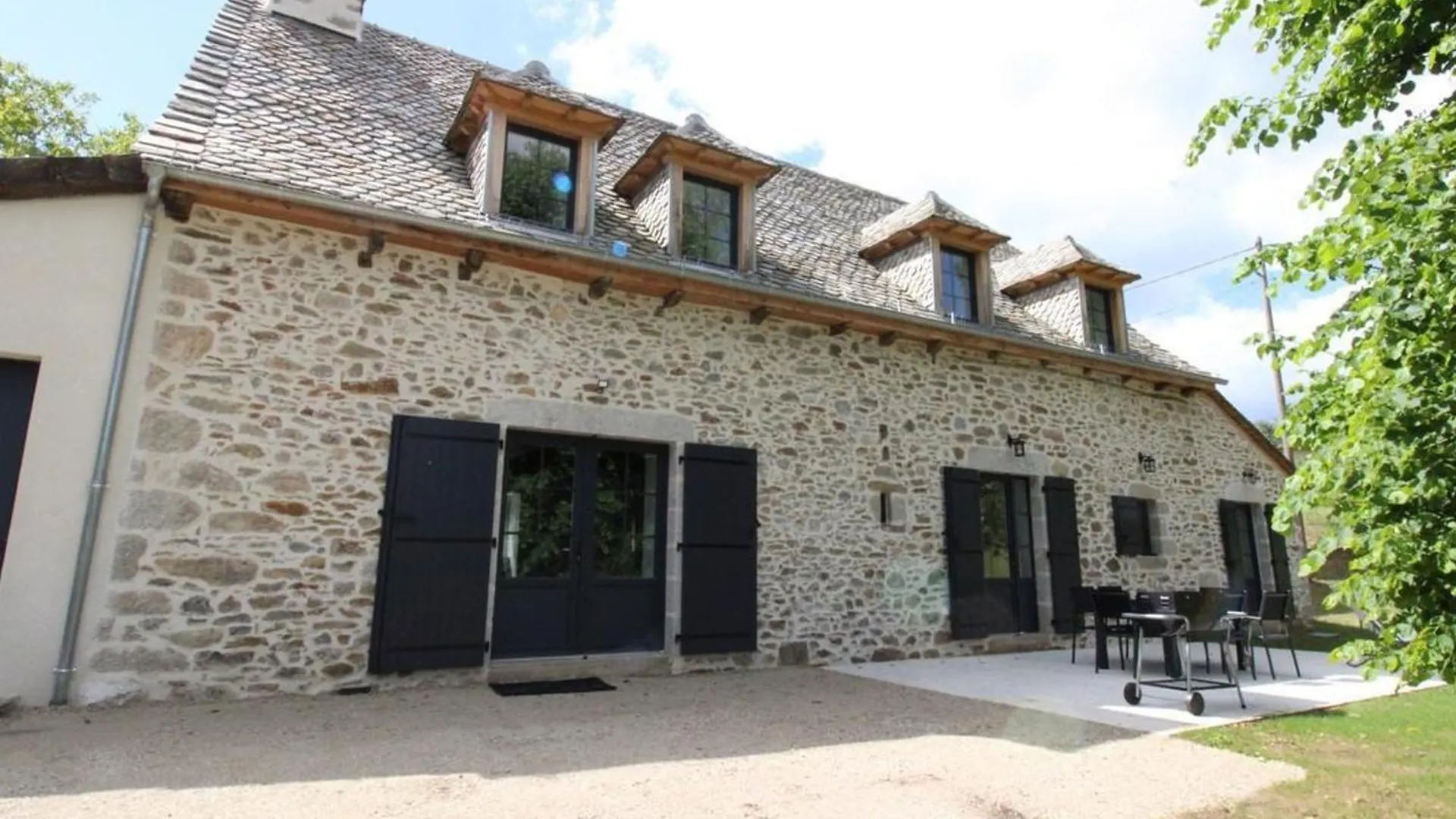 Maison De Caractere Renovee Avec Jardin, Terrasse, Cheminee Et Equipements Modernes Au Coeur De La Chataigneraie - Fr-1-742-555 Villa Lapeyrugue 0*,