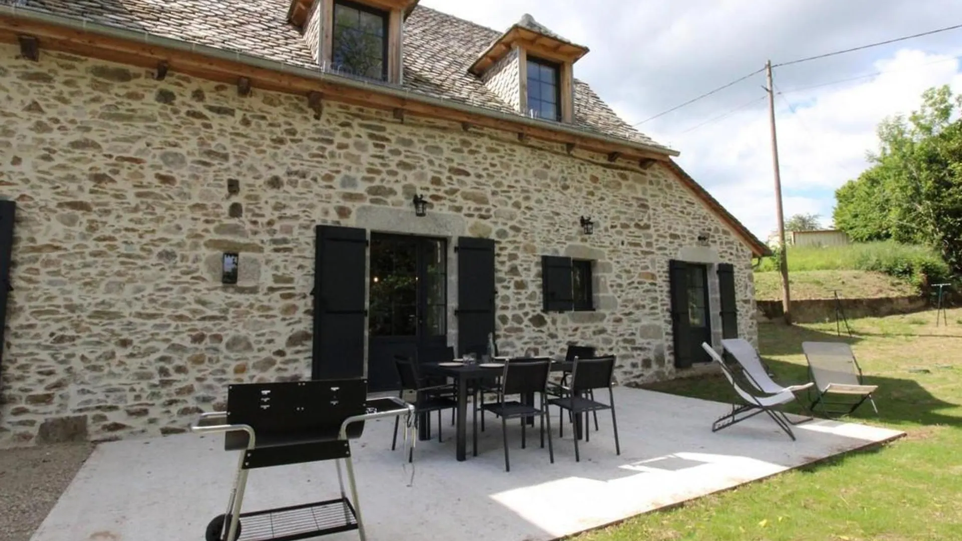 Holiday home Maison De Caractere Renovee Avec Jardin, Terrasse, Cheminee Et Equipements Modernes Au Coeur De La Chataigneraie - Fr-1-742-555 Villa Lapeyrugue