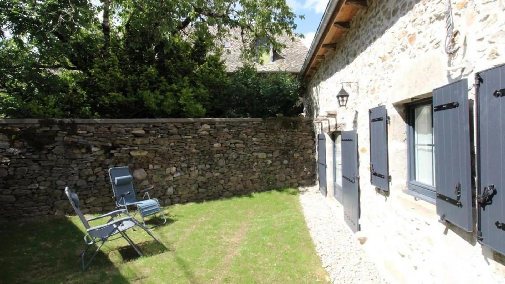 Maison De Caractere Renovee Avec Jardin, Terrasse, Cheminee Et Equipements Modernes Au Coeur De La Chataigneraie - Fr-1-742-555 Villa Lapeyrugue