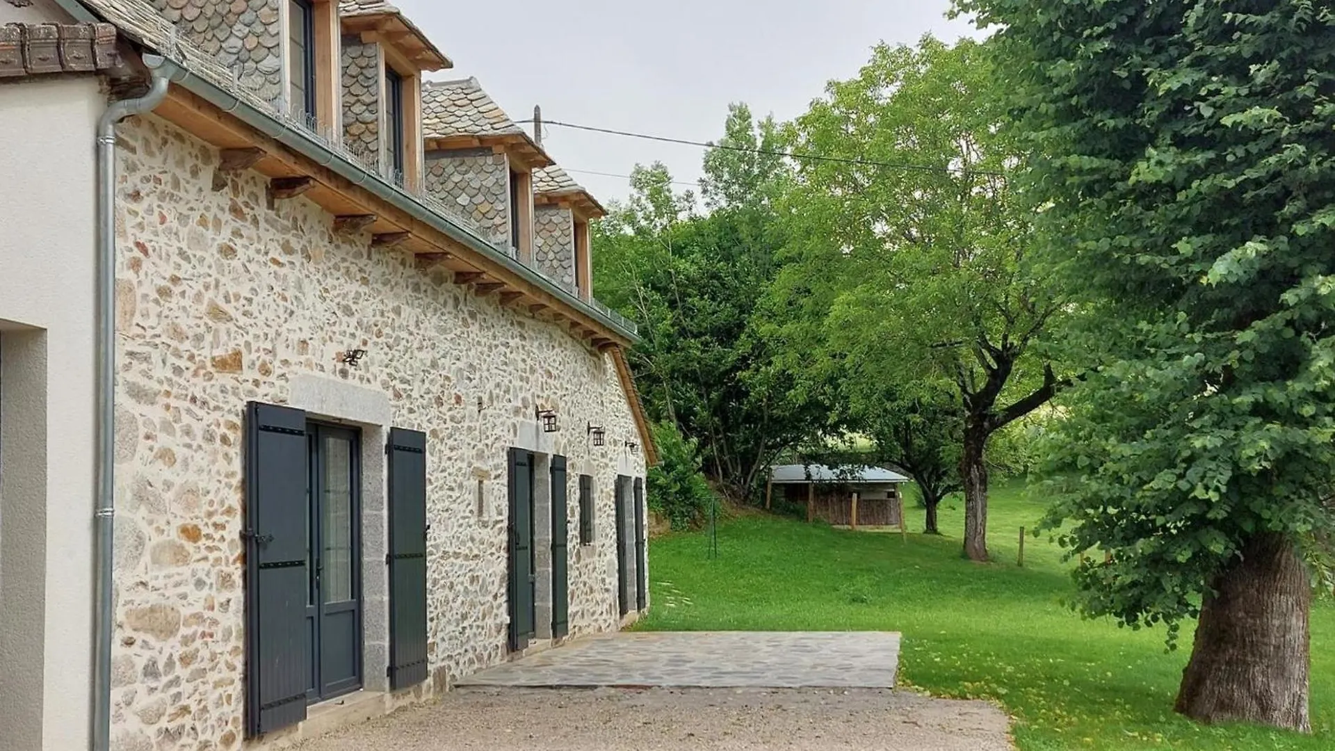 Holiday home Maison De Caractere Renovee Avec Jardin, Terrasse, Cheminee Et Equipements Modernes Au Coeur De La Chataigneraie - Fr-1-742-555 Villa Lapeyrugue